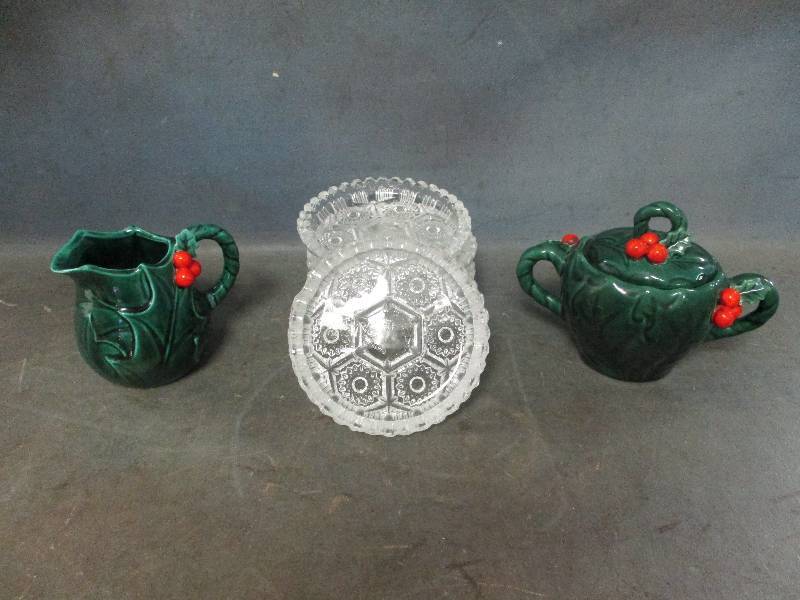 lot 32 image: Ashtray dishes & Condiment Cups