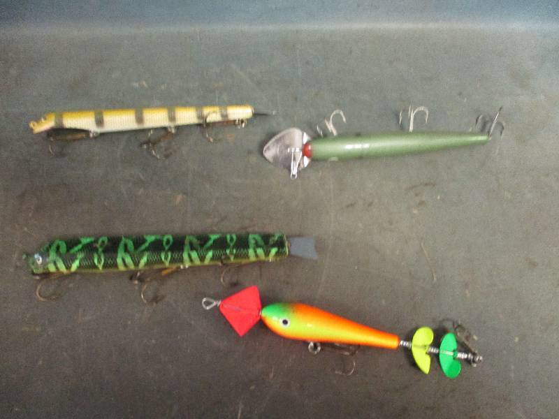 lot 69 image: Muskie Fishing Lures