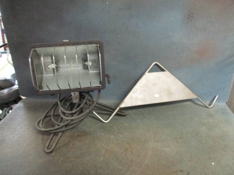 lot 81 image: Heavy Duty Hanger & Flood Light