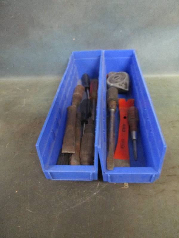 lot 94 image: Trays & Tools