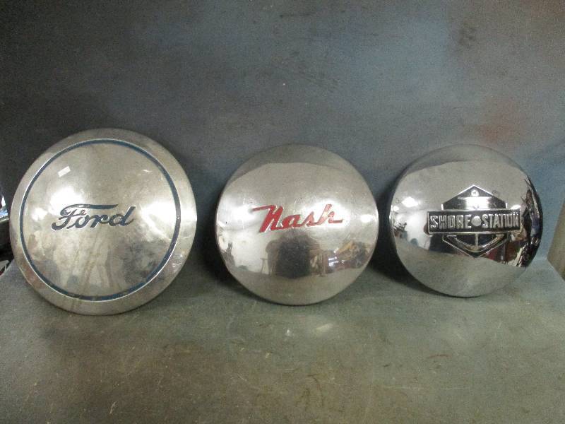 lot 96 image: 3 Hub Caps