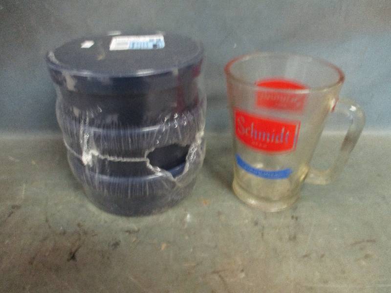 lot 102 image: Plastic Trays & Pitcher
