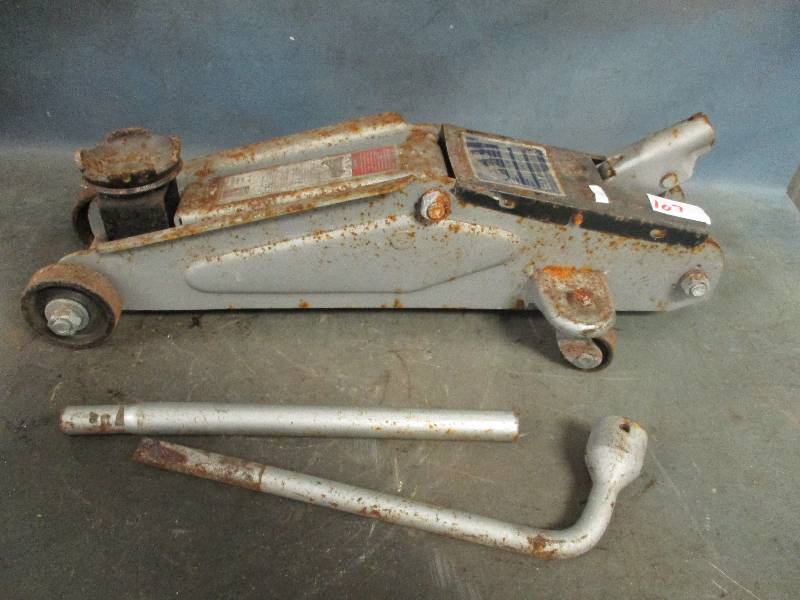 lot 107 image: Hydraulic Floor Jack