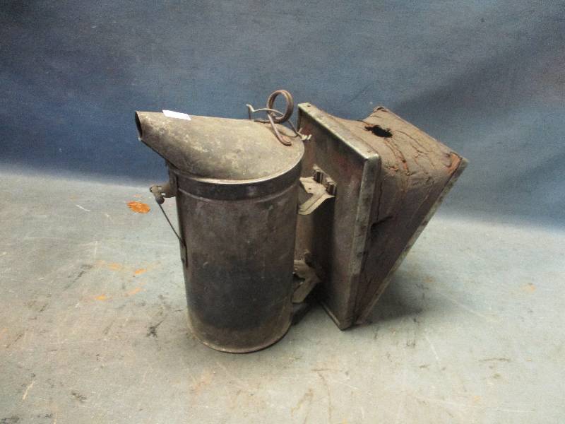lot 115 image: Old Bee Catcher