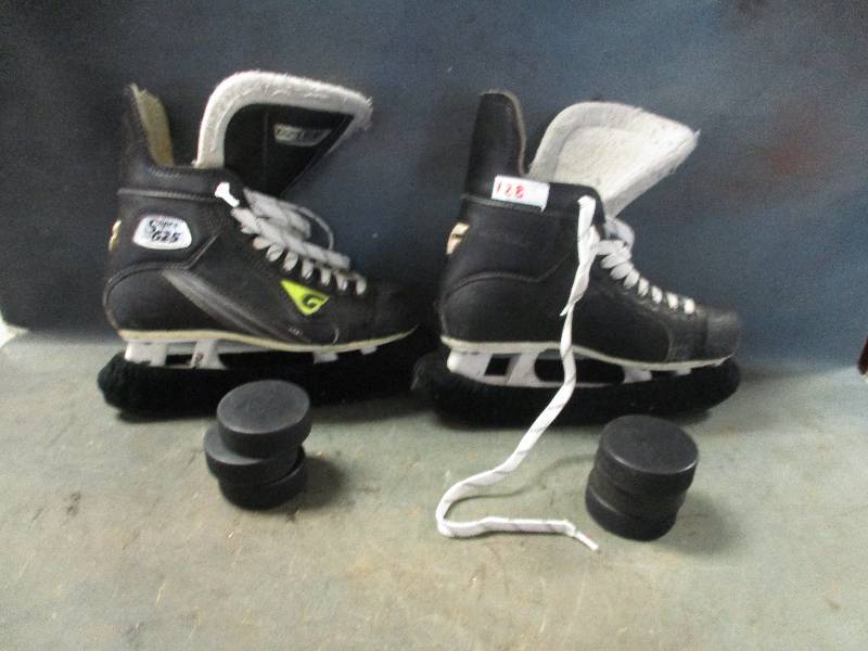 lot 128 image: Graf Hockey Skates & Pucks