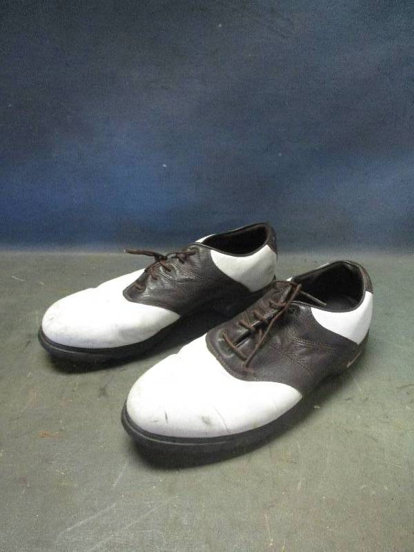 lot 130 image: Air Nike Golf Shoes