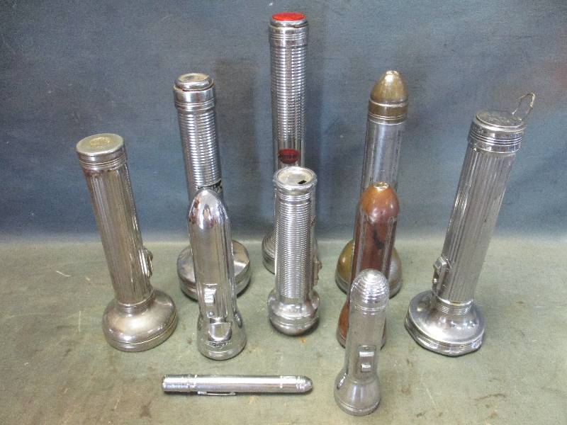 lot 144 image: 10 Steel Flash Lights