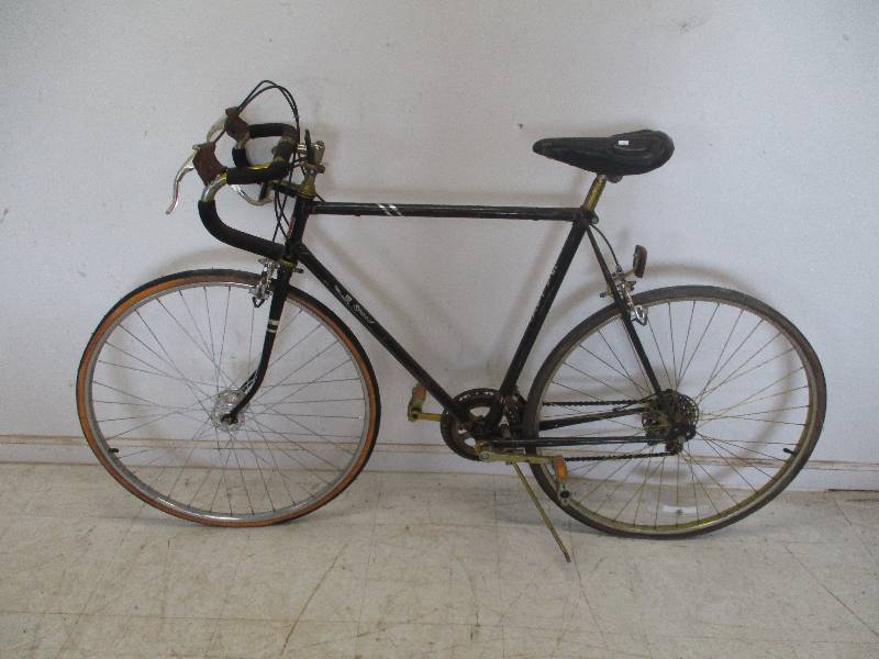 lot 146 image: 10 Speed Galaxy Bike