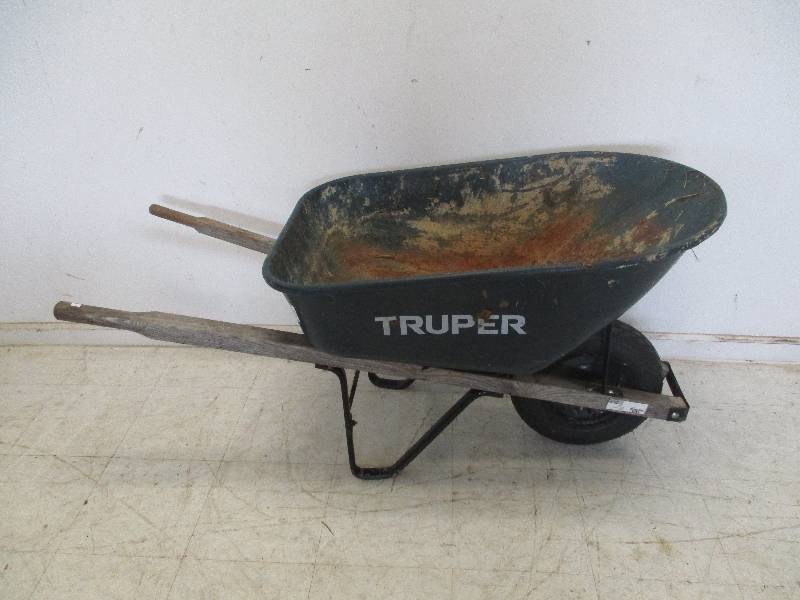 lot 147 image: Truper Wheel Barrow