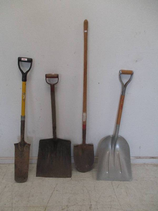 lot 148 image: 4 Shovels