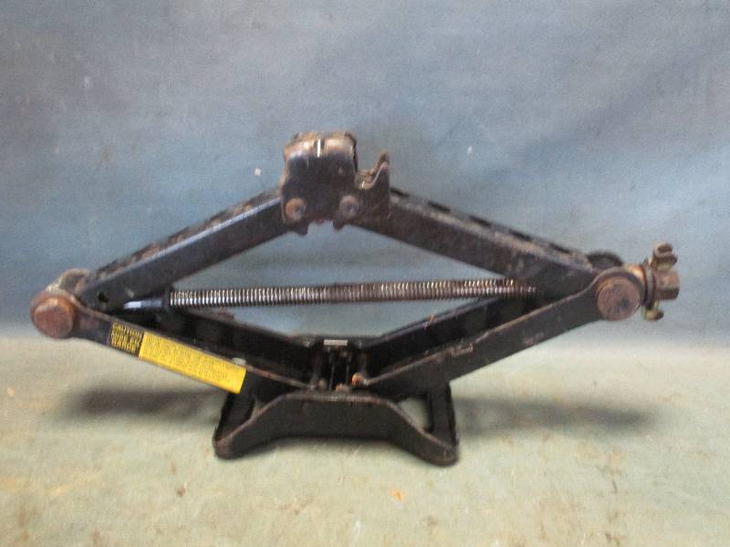 lot 151 image: Auto Suplies