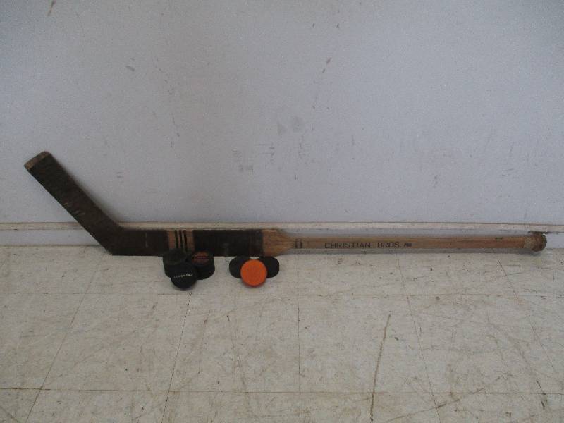 lot 167 image: Goalie Stick & Pucks