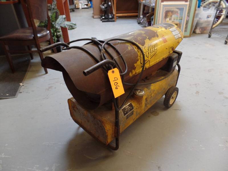 lot 906 image: Kerosene Heater