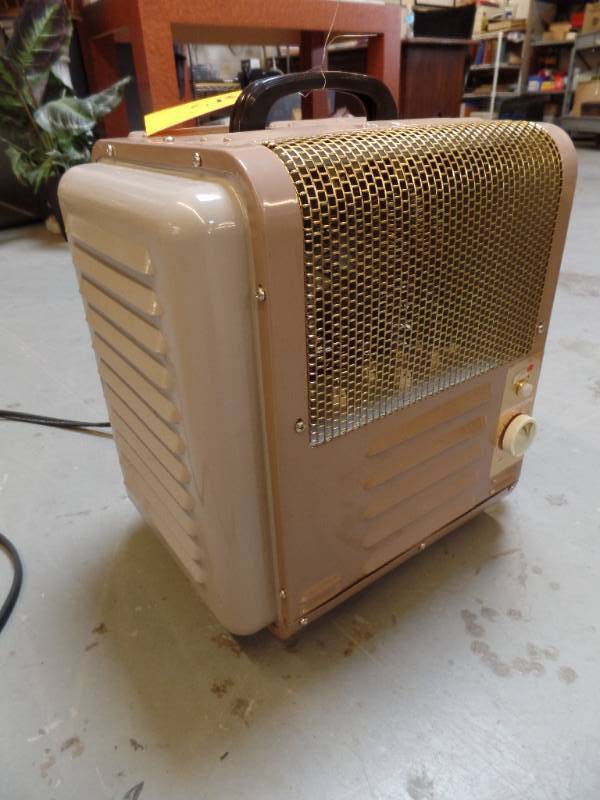 lot 908 image: Portable Elecrtic Heater