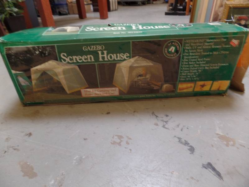 lot 910 image: Gazebo Screen House-NEW