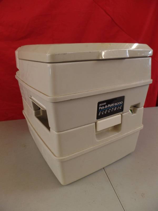 lot 913 image: Pak A Potti