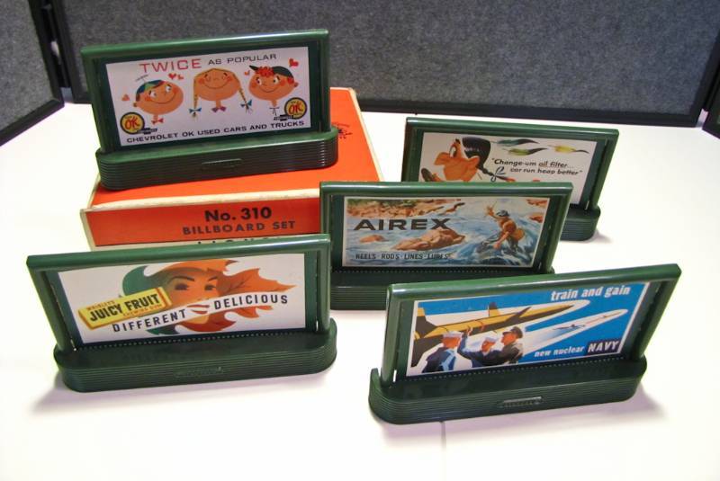 lot 3 image: Vtg Lionel Train Billboard Set No.310, In Orig Box