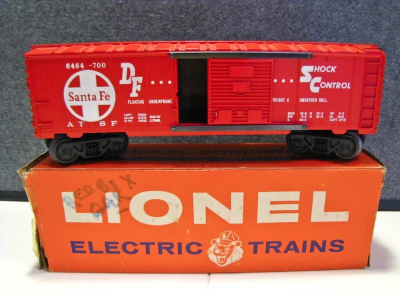 lot 14 image: Lionel box car in original box