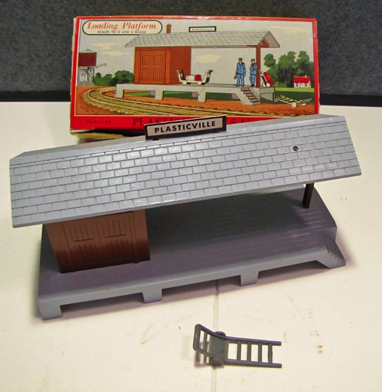 lot 19 image: Vintage loading platform by Plasticville