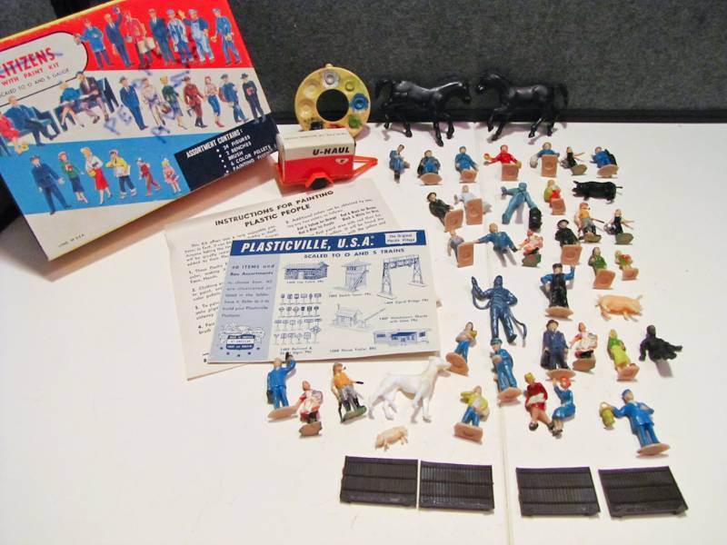lot 29 image: Box of citizens by Plasticville