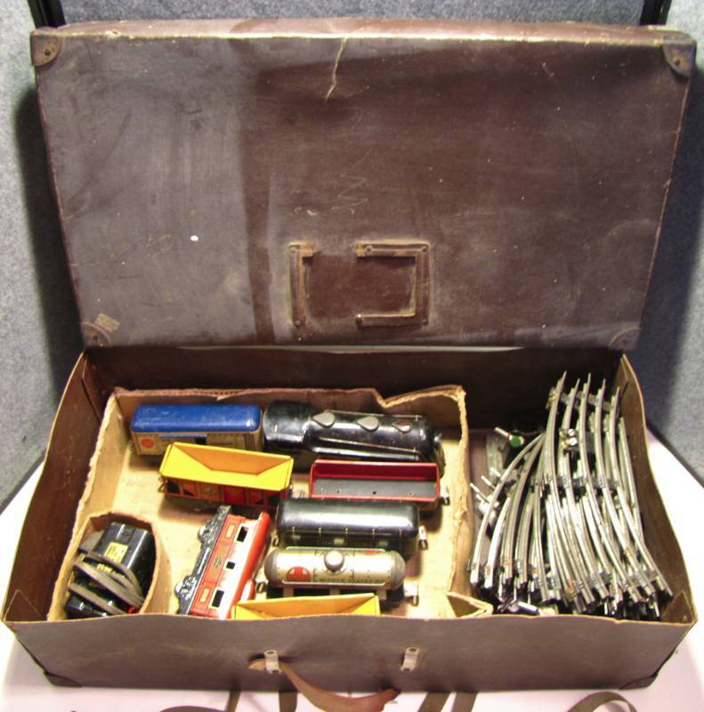 lot 31 image: 1950s Marx Toy Train set