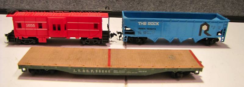 lot 37 image: 3 cars flatbed, cargo car and caboose