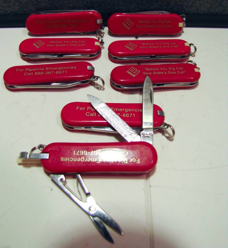 lot 47 image: 8 mini pocket combination knives