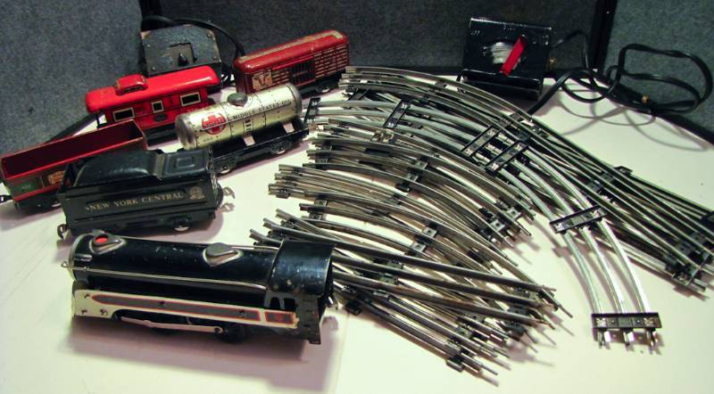 lot 18 image: 1950s Marx Toy Train set