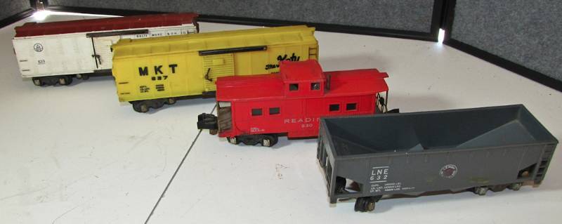 lot 57 image: American Flyer railroad cars