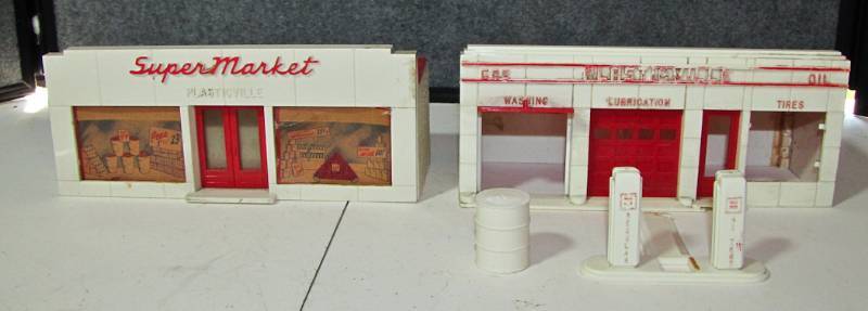 lot 65 image: Grocery store and gas station