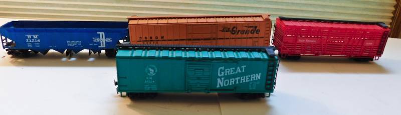 lot 74 image: 4 railroad cars