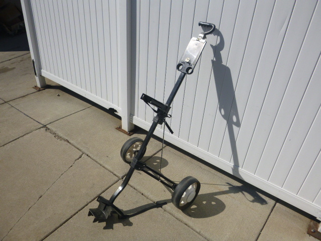 lot 28 image: Walking Pull Golf Cart