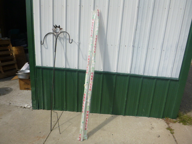 lot 54 image: Shepherds Hook and 2 Trellises