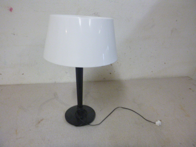 lot 58 image: Table Lamp