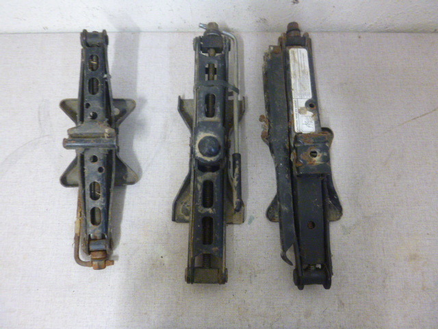 lot 65 image: 3 Car Jacks
