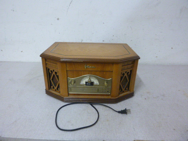 lot 74 image: Emerson Radio Record Player