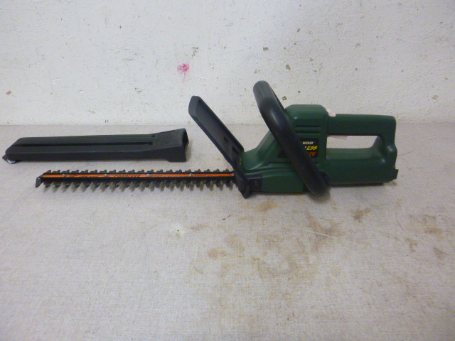 lot 94 image: Black & Decker Cordless Trimmer