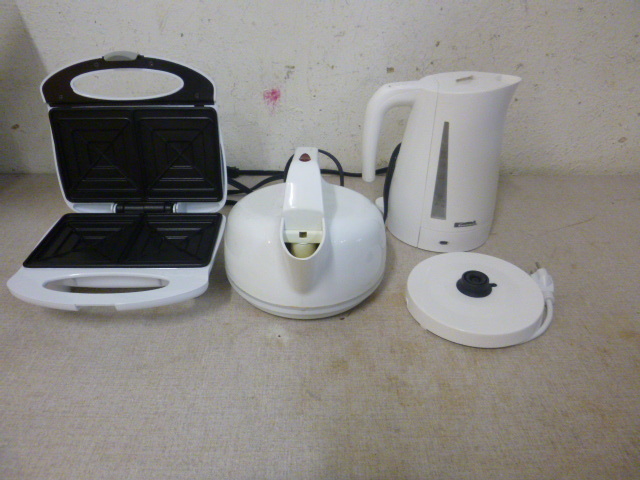 lot 103 image: 3 Kenmore Small Appliances
