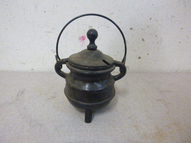 lot 117 image: Small Cast Iron Pot with Lid