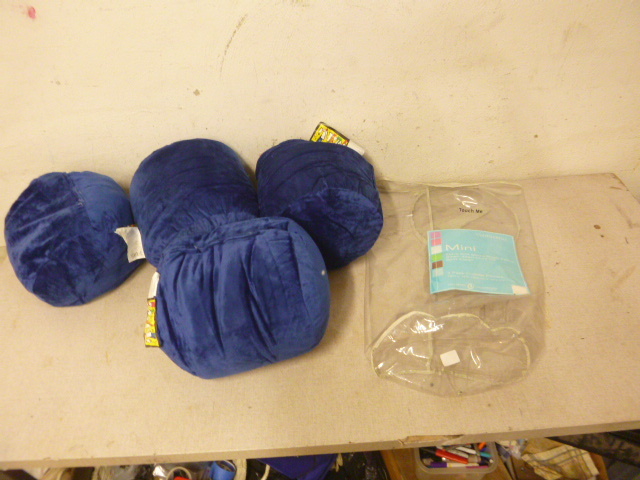 lot 126 image: 4 Cuddleroll Mini Cuddle Pillows
