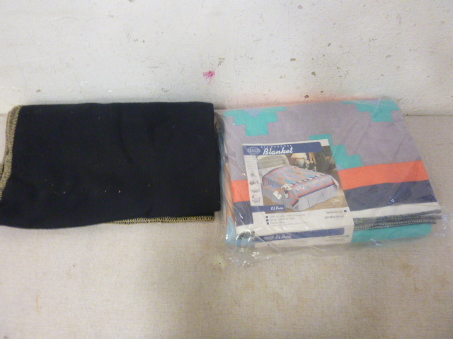 lot 174 image: 2 Small Blankets