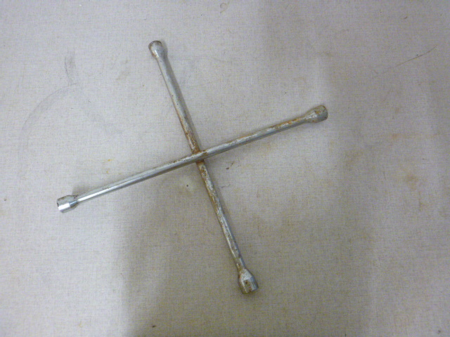 lot 179 image: 4 Way Lug Wrench