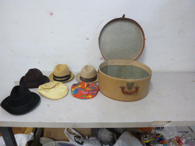 lot 181 image: Vintage Hat Box