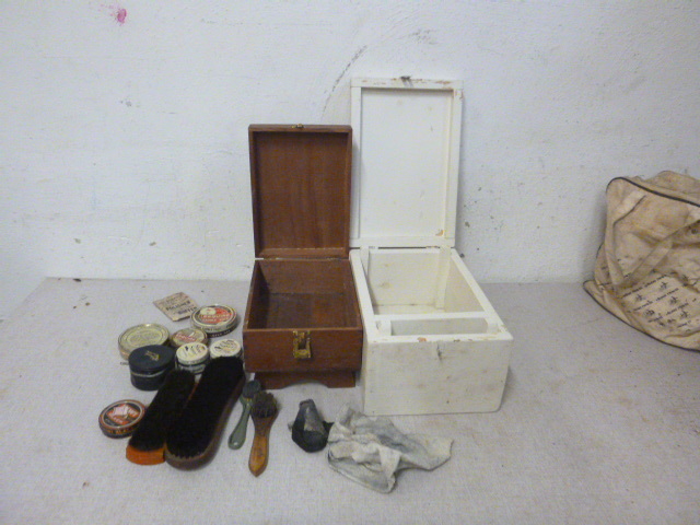 lot 184 image: Shoe Shine Kit