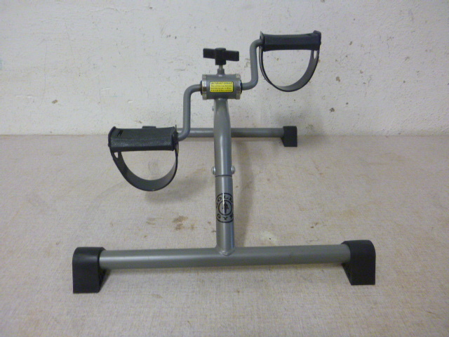 lot 195 image: Golds Gym Exerciser