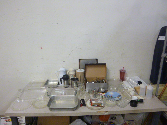 lot 201 image: Miscellaneous Kitchen Items