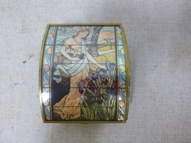 lot 204 image: Keepsake Box