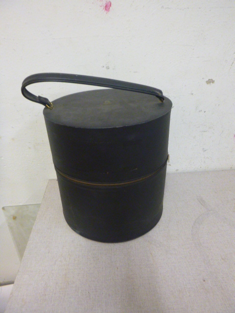 lot 208 image: Fashion Tress Inc. Hat Case