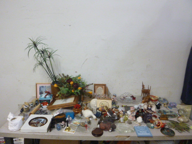 lot 210 image: Miscellaneous Home Dcor