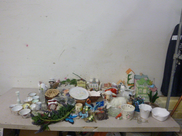 lot 216 image: Miscellaneous Home Dcor